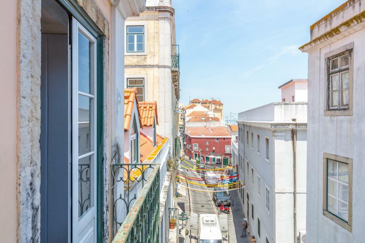 Alfama, Bright And Spacious With Private Terrace, By Timecooler Лісабон Екстер'єр фото