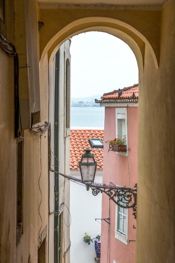 Alfama, Bright And Spacious With Private Terrace, By Timecooler Лісабон Екстер'єр фото
