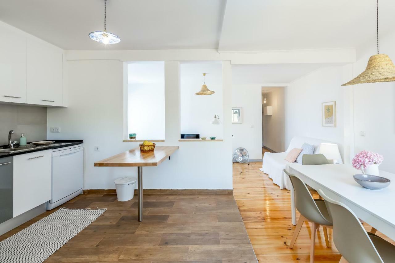 Alfama, Bright And Spacious With Private Terrace, By Timecooler Лісабон Екстер'єр фото
